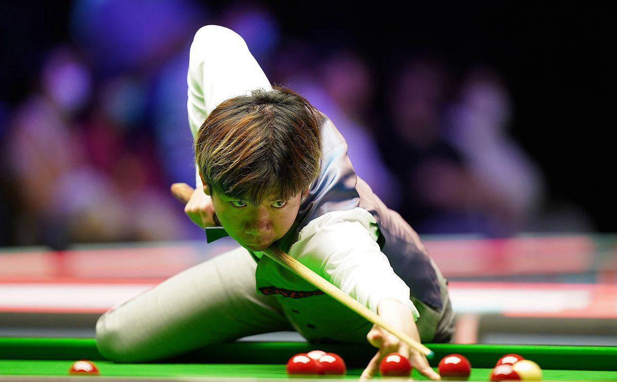 球迷欢呼 球迷欢呼