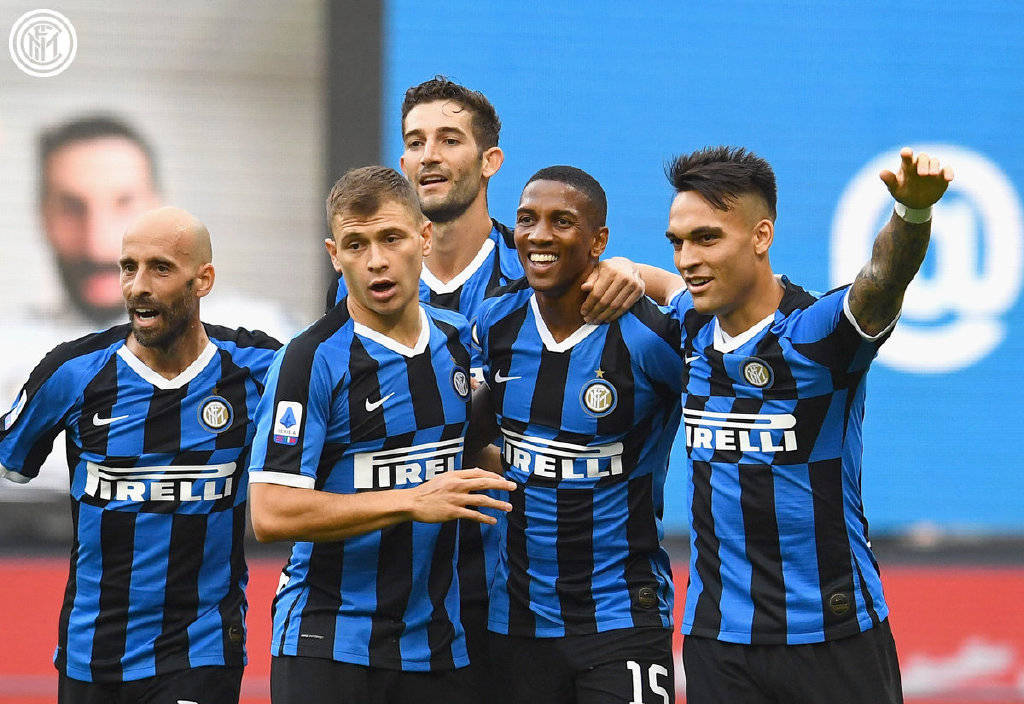 洛杉矶道奇队主帅罗伯茨获颁“2025 年度最佳主帅”，表彰其两连霸期间的调度